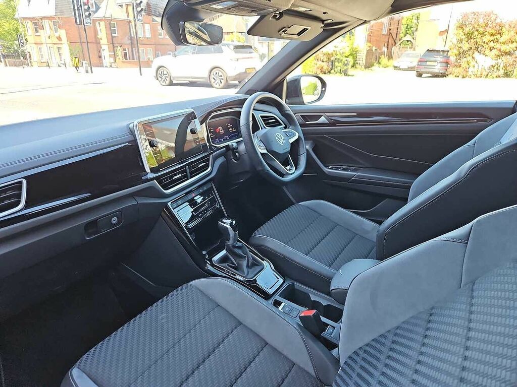 Volkswagen T-Roc 1.5 Tsi R-line Dsg RJ75UUF Black #2