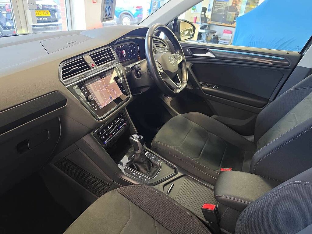Volkswagen Tiguan 1.5 Tsi 150 Elegance Dsg DE22MYH Grey #2
