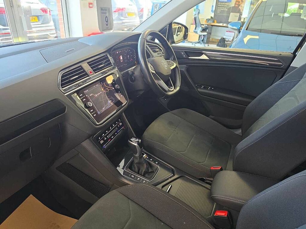 Volkswagen Tiguan 1.5 Tsi 150 Elegance Dsg MW22YBV Black #2