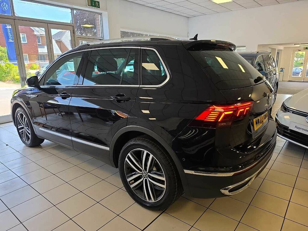 Volkswagen Tiguan 1.5 Tsi 150 Elegance Dsg MW22YBV Black #3