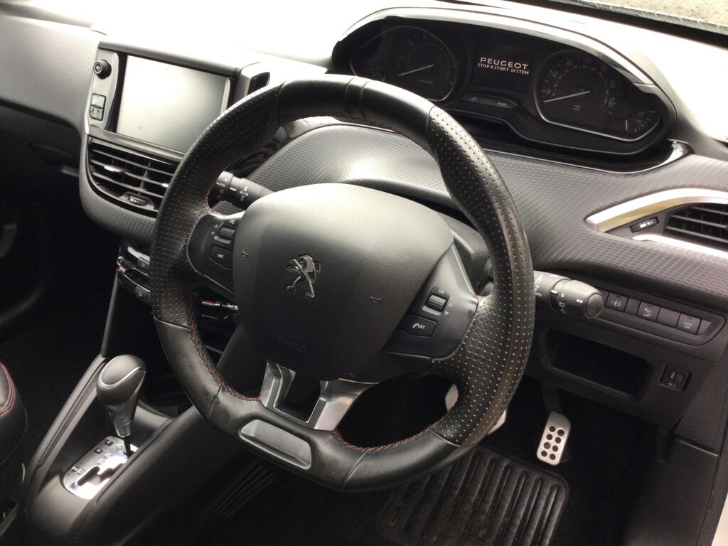 Peugeot 208 1.2 Puretech 110 Gt Line Eat6 White #3