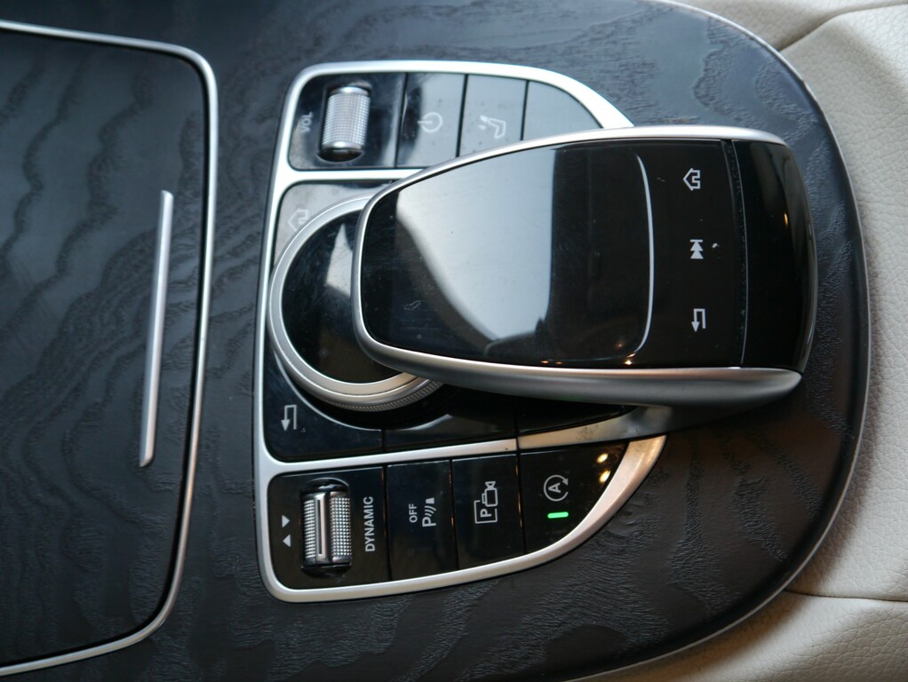 Mercedes-Benz 220 Diesel  #25