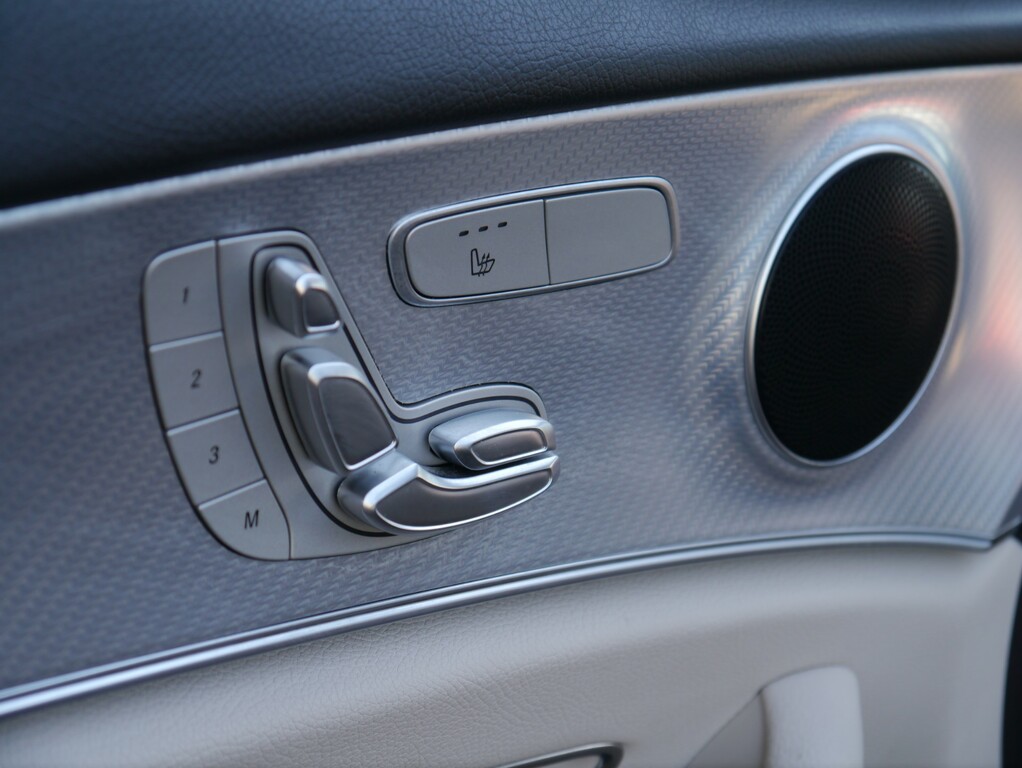 Mercedes-Benz 220 Diesel  #27