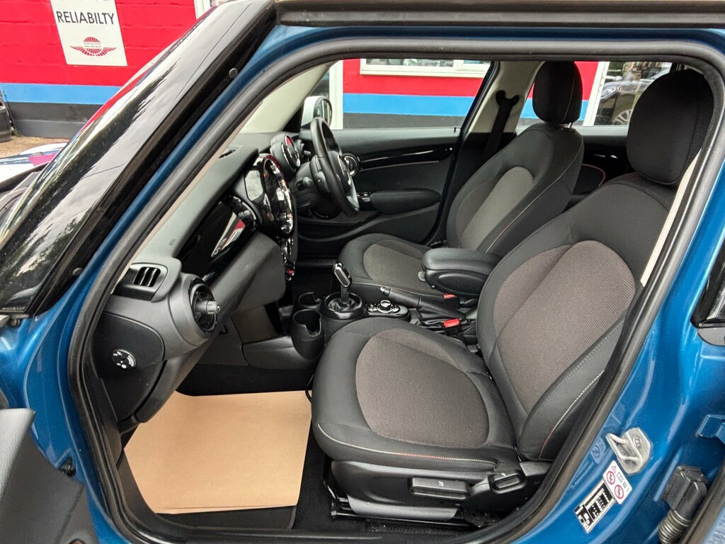 Mini Hatch 1.5 Cooper Classic Hatchback Steptronic GL72RMV #4