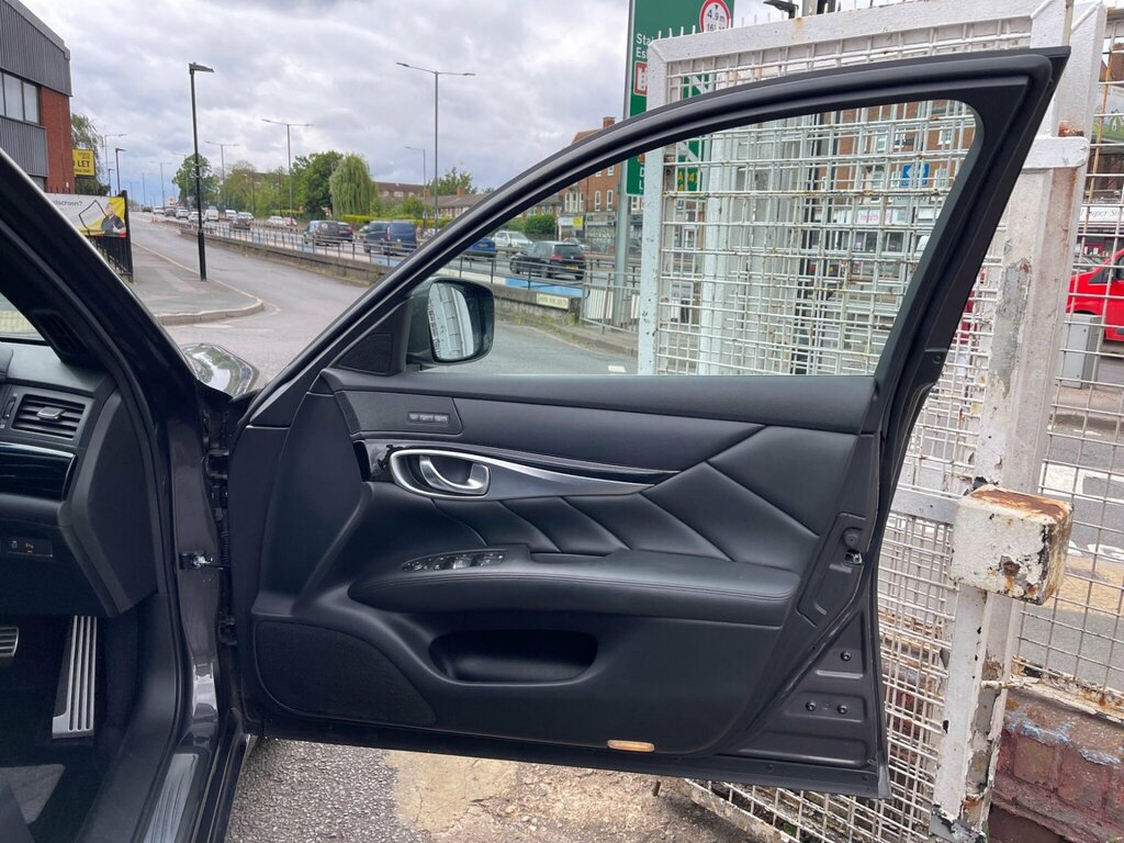 Infiniti Q70 Saloon Grey #27