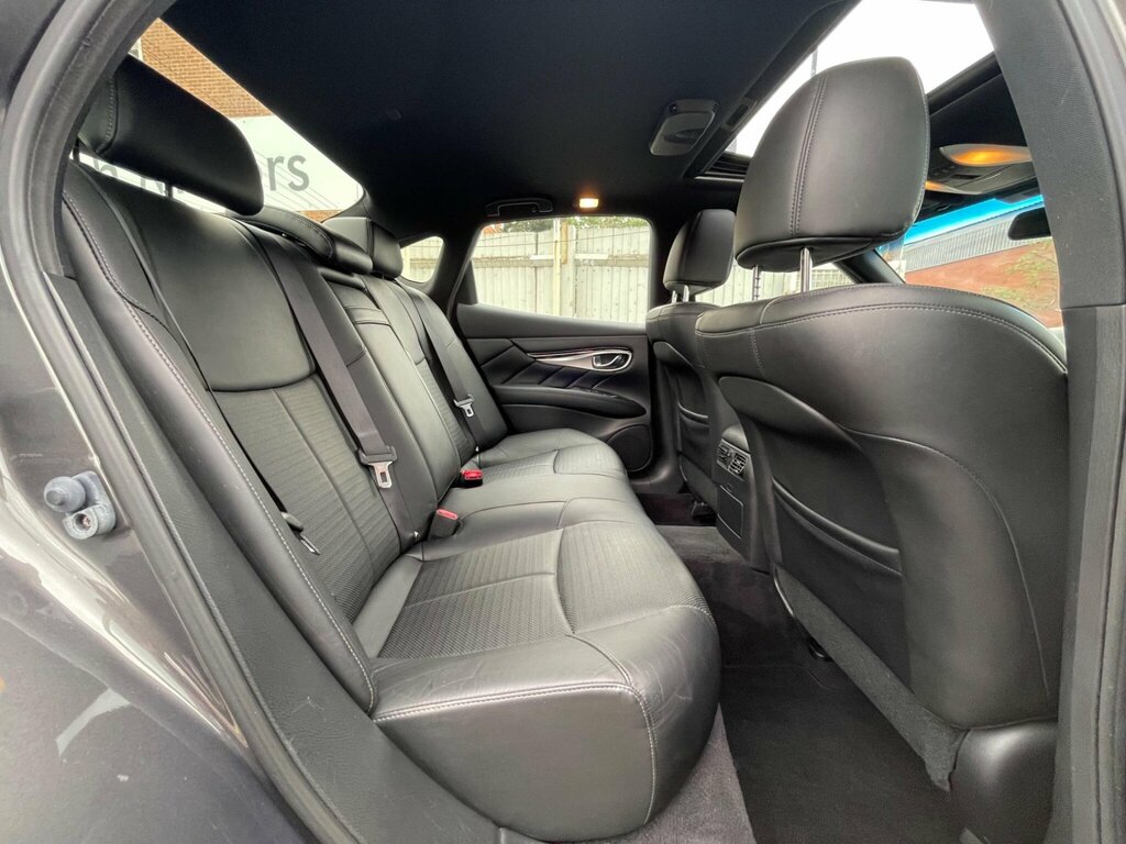 Infiniti Q70 Saloon Grey #19