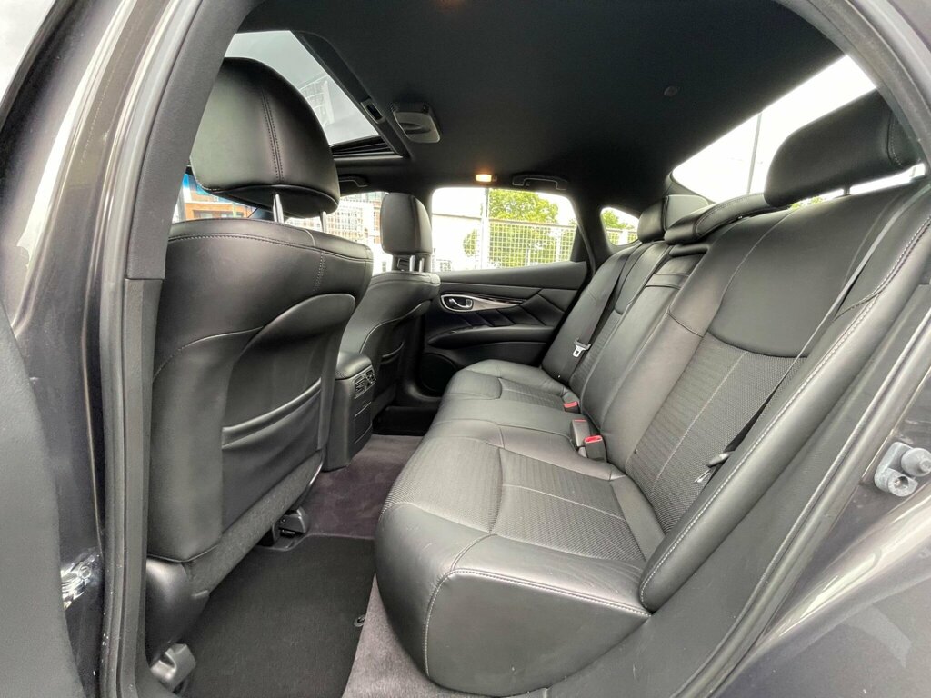 Infiniti Q70 Saloon Grey #21
