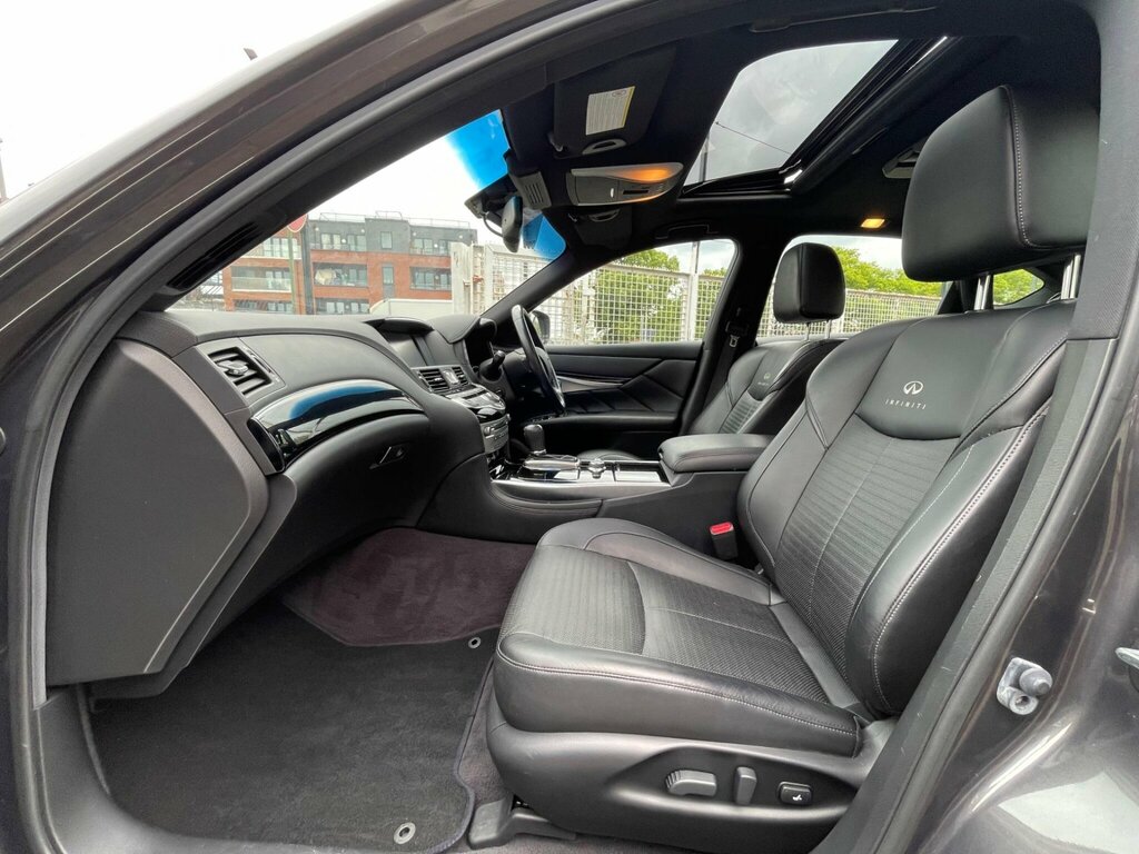 Infiniti Q70 Saloon Grey #47