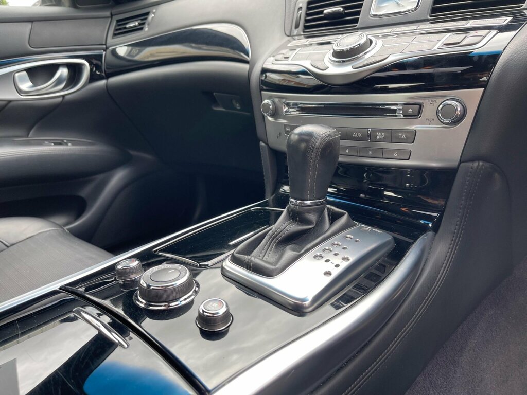 Infiniti Q70 Saloon Grey #40