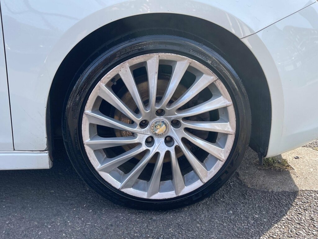 Alfa Romeo Giulietta Cloverleaf White #38
