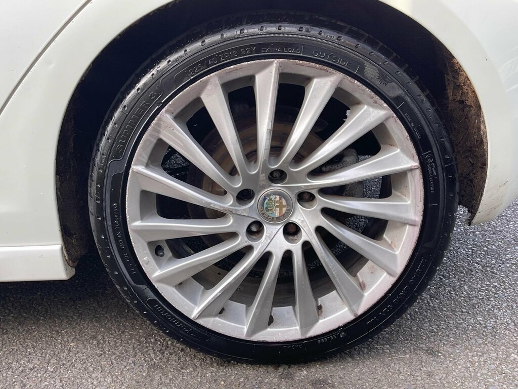 Alfa Romeo Giulietta Cloverleaf White #36
