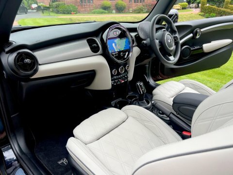 Mini Hatch Cooper Exclusive GJ24MVC Black #3