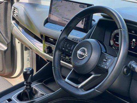 Nissan Qashqai Dig-t N-connecta Mhev DS23KDN White #3