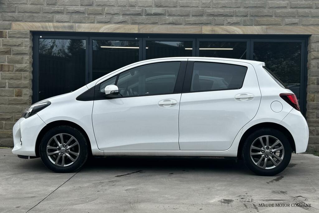 Toyota Yaris 1.33 Dual Vvt-i Icon Hatchback E YT15EEF White #3