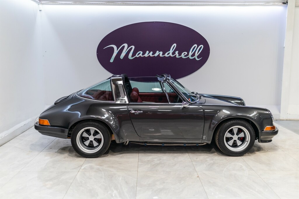 Porsche 911 3.2 Classic Carrera Targa 231 B #2