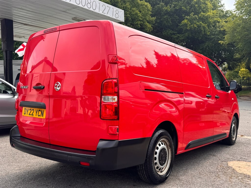 Vauxhall Vivaro 1.5L L2h1 F2900 Dynamic Ss DY22YCN Red #4