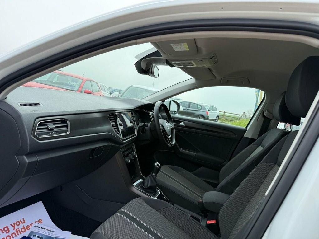 Volkswagen T-Roc 1.6L Se PG19UJR White #4