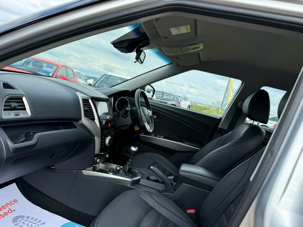 SsangYong Tivoli 1.6L Ex Silver #4