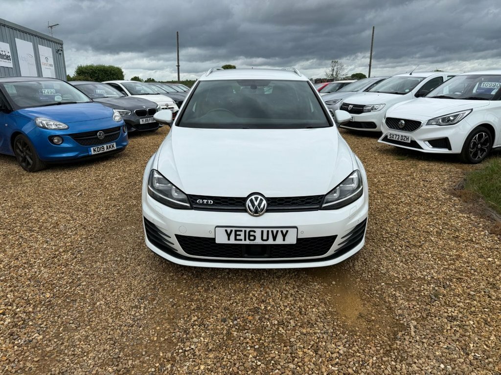 Volkswagen Golf 2L Gtd YE16UVY White #2