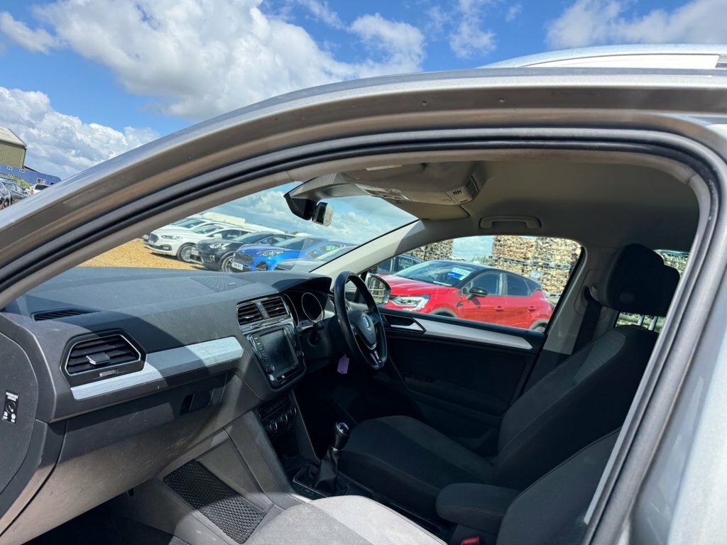 Volkswagen Tiguan 2L Se Navigation GJ17VLZ Silver #4
