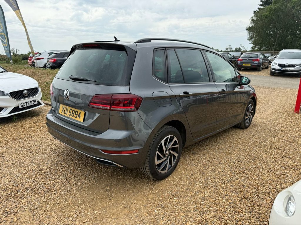 Volkswagen Golf SV 2L Match XUI5894 Grey #3