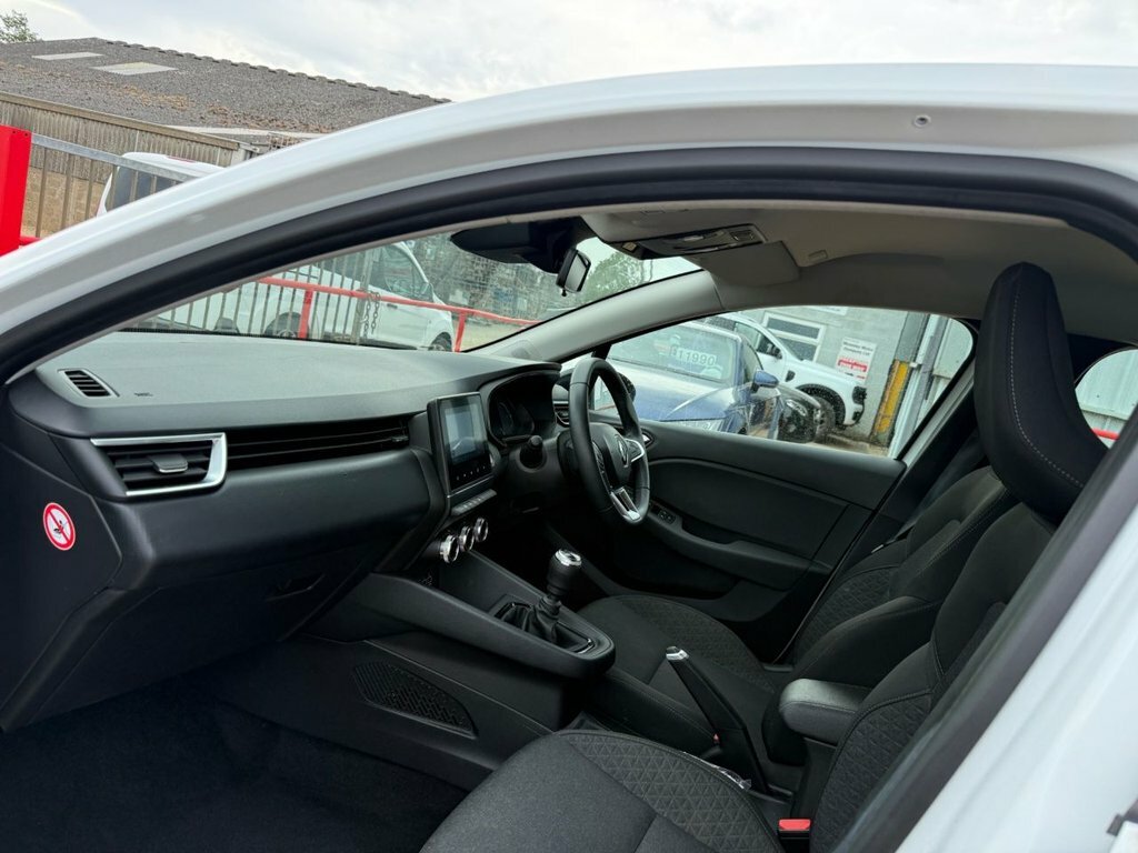 Renault Clio 1L Evolution YA23GZN White #4