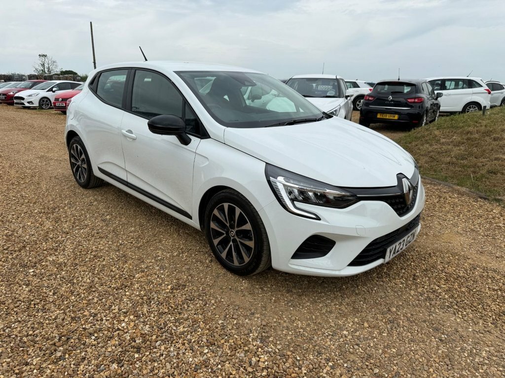 Renault Clio 1L Evolution White