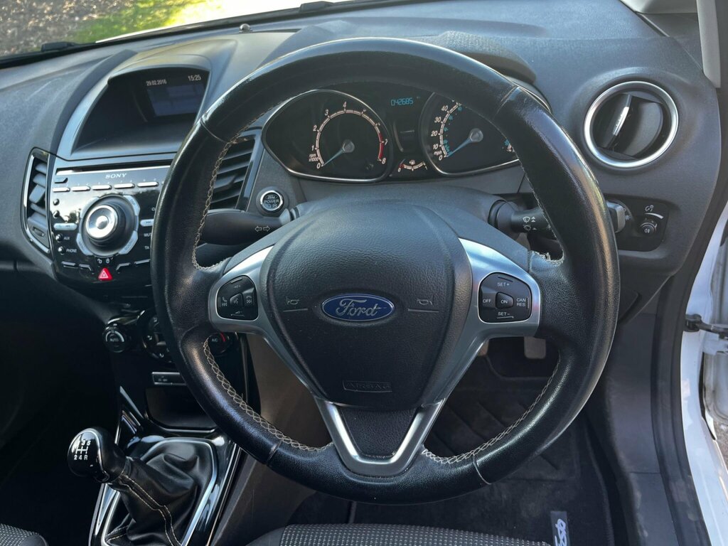 Ford Fiesta 1.0T Ecoboost Titanium Hatchback EO65KNL  #2