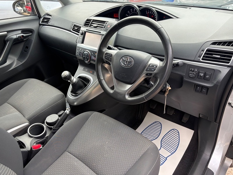 Toyota Verso D-4d Excel White #11
