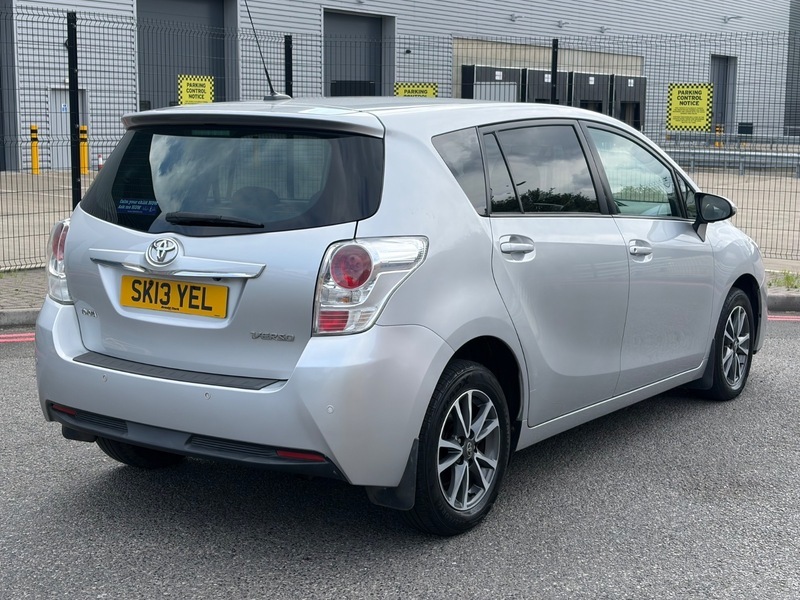 Toyota Verso 1.6 V-matic Icon Mpv Silver #4