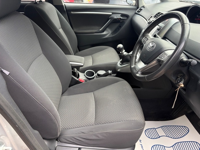 Toyota Verso D-4d Excel White #12