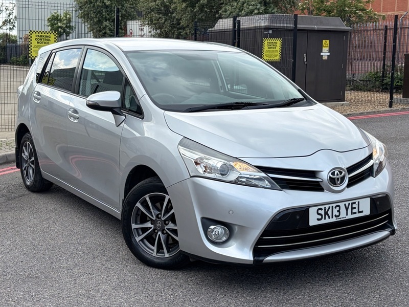 Toyota Verso 1.6 V-matic Icon Mpv Silver #3