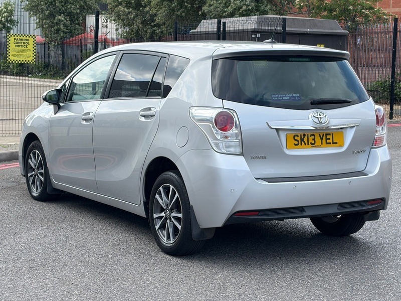Toyota Verso 1.6 V-matic Icon Mpv Silver #2