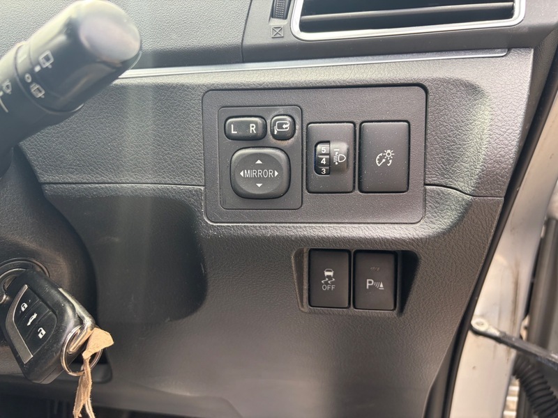 Toyota Verso D-4d Excel White #17