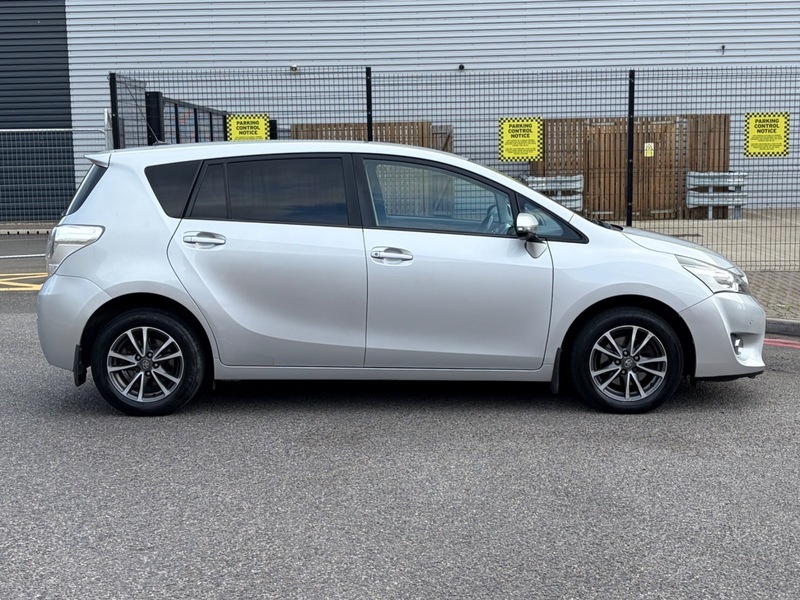 Toyota Verso D-4d Excel White #8
