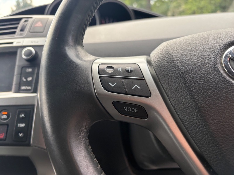 Toyota Verso D-4d Excel White #15