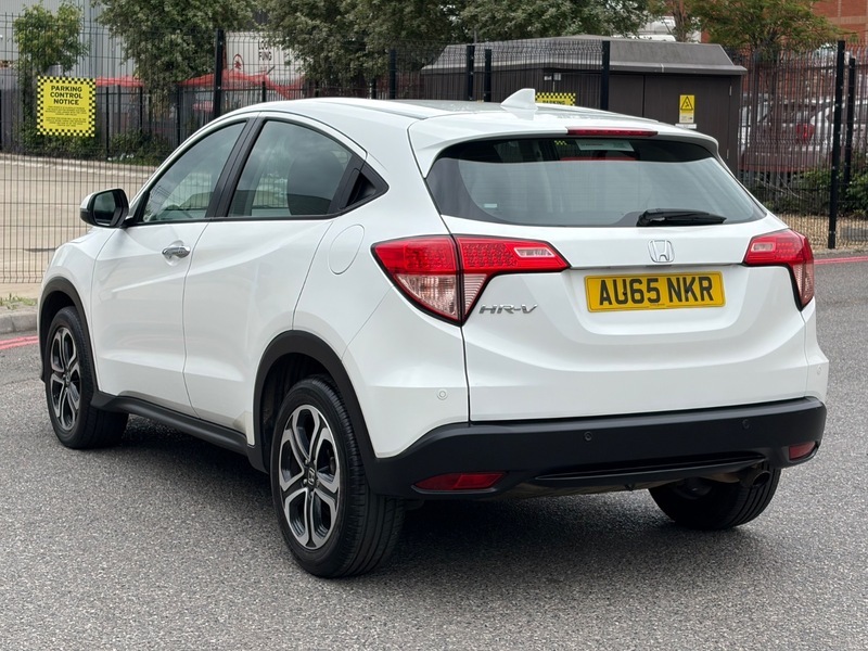 Honda Hr-V 1.5 I-vtec Se Suv White #4