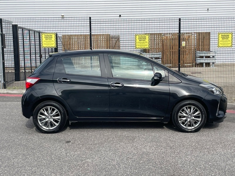 Toyota Yaris 1.5 Vvt-i Icon Hatchback AV18HVD Black #4