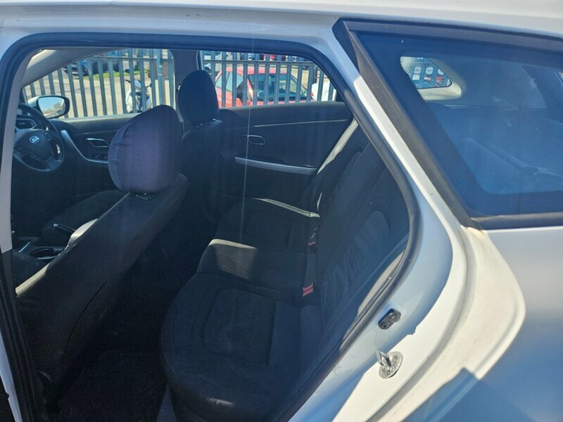 Kia Ceed 1.4-Ceed-vr7-5dr WD14AXC White #5