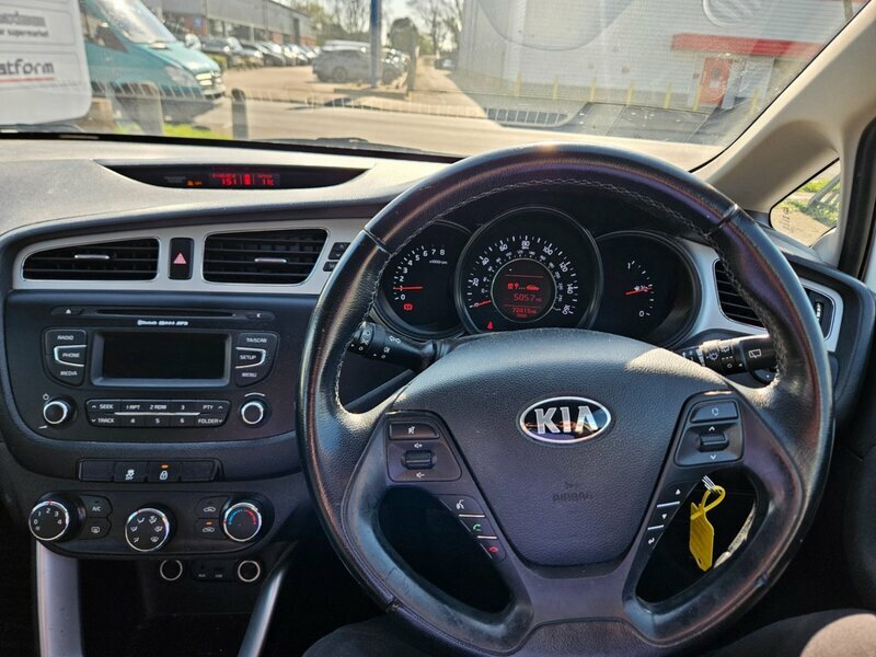 Kia Ceed 1.4-Ceed-vr7-5dr WD14AXC White #6