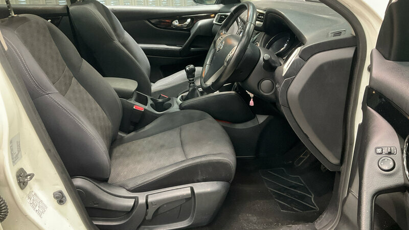 Nissan Qashqai 1.5-Qashqai-acenta-premium-dci-5dr VK67WUC Grey #3