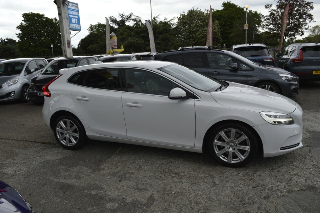 Volvo V40 Hatchback 1.5 Inscription T3 2018 PK18XXF White #6
