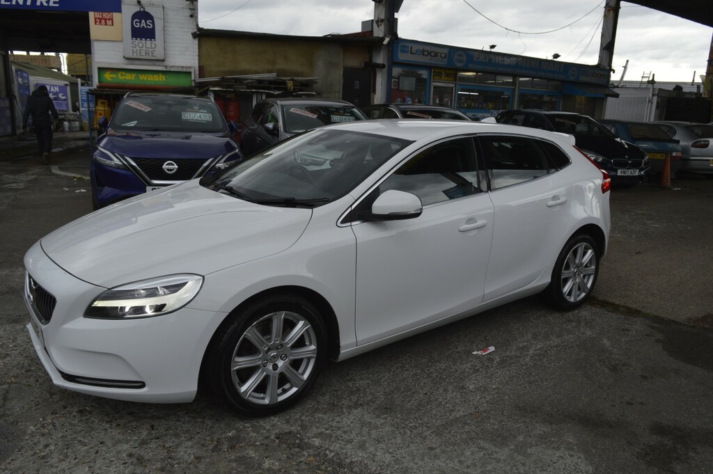 Volvo V40 Hatchback 1.5 Inscription T3 2018 PK18XXF White #5