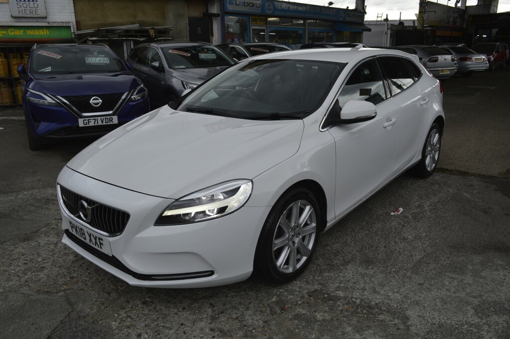 Volvo V40 Hatchback 1.5 Inscription T3 2018 PK18XXF White #3