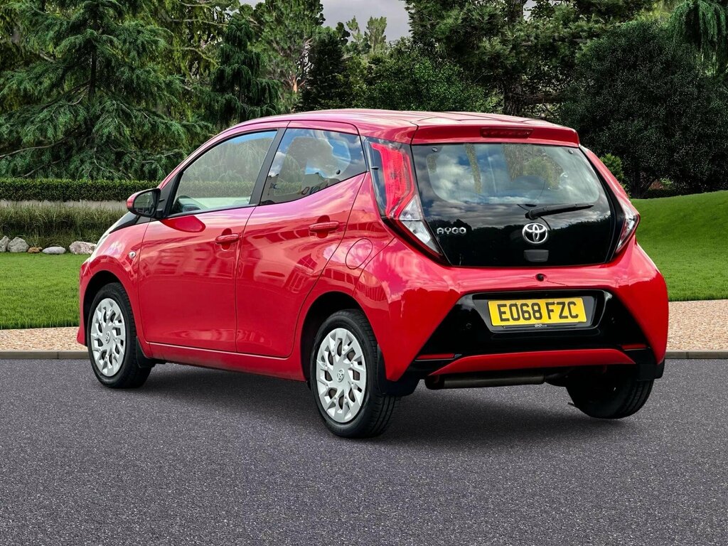 Toyota Aygo 1.0 Vvt-i X-play X-shift Euro 6 EO68FZC Red #4