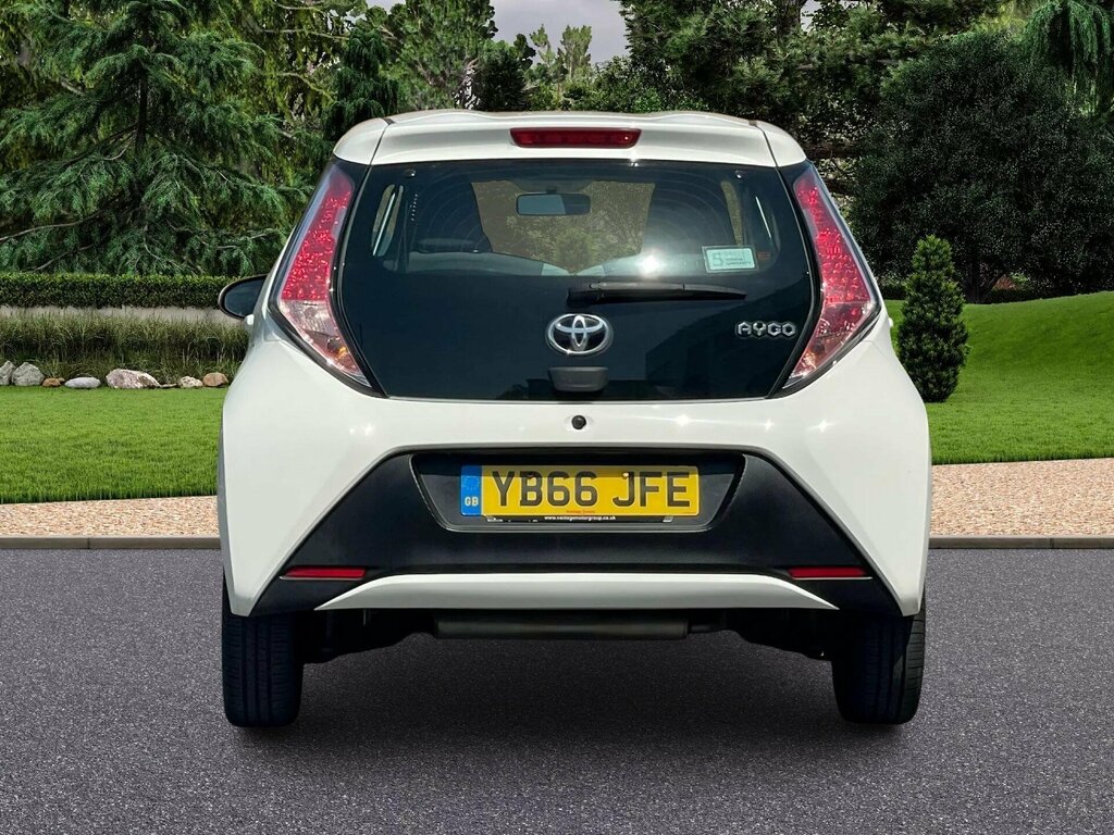 Toyota Aygo 1.0 Vvt-i X-play Euro 6 YB66JFE White #5