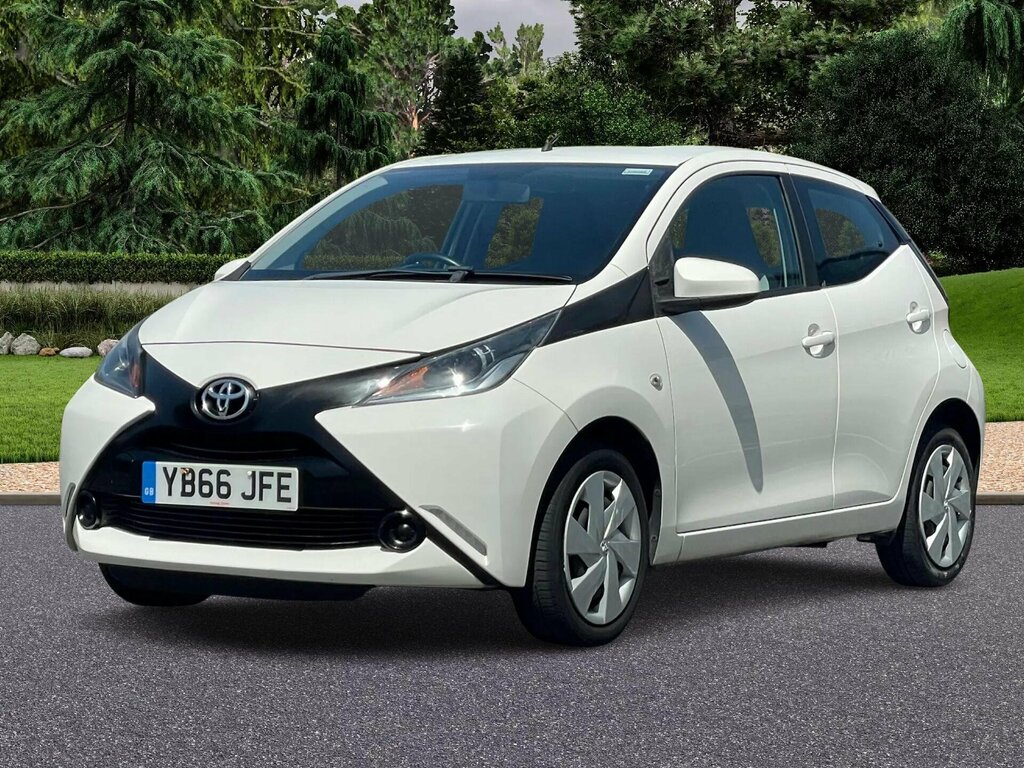 Toyota Aygo 1.0 Vvt-i X-play Euro 6 YB66JFE White #3