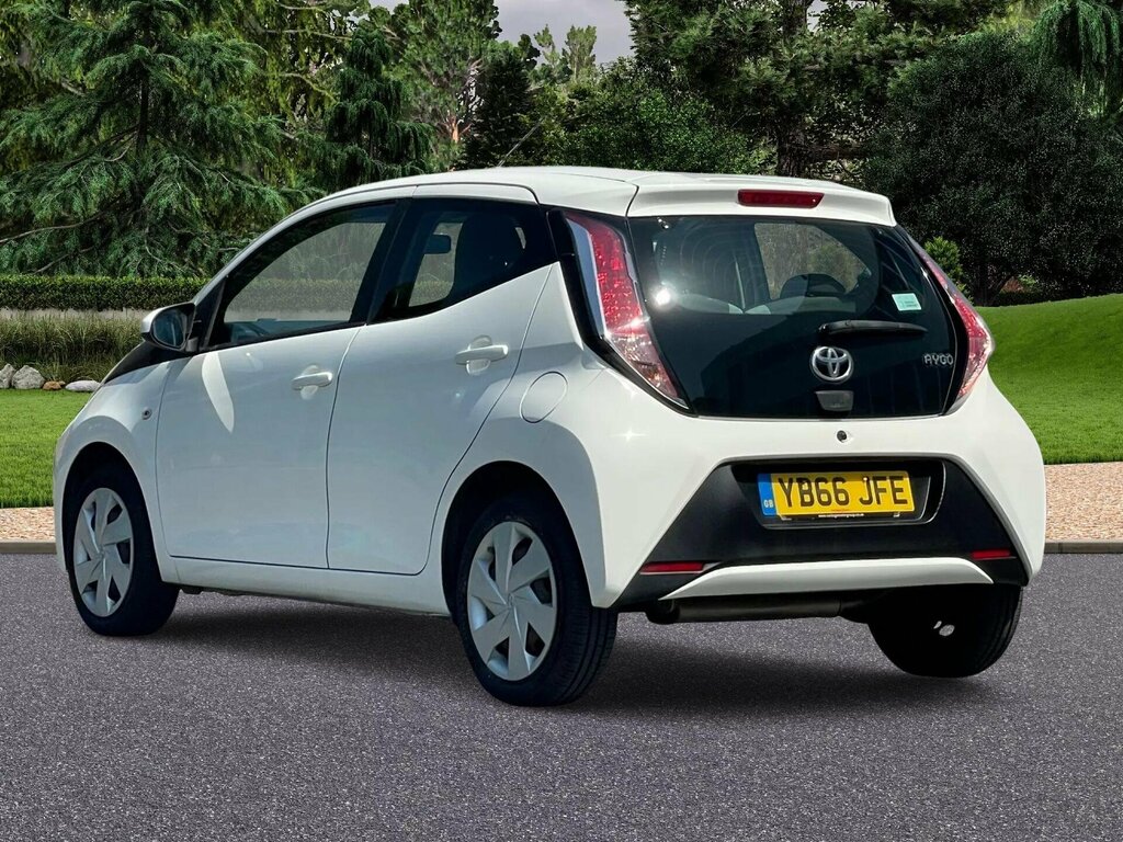Toyota Aygo 1.0 Vvt-i X-play Euro 6 YB66JFE White #6