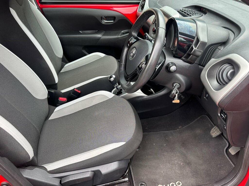 Toyota Aygo 1.0 Vvt-i X-play X-shift Euro 6 Red #6