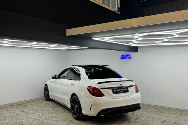 Mercedes-Benz C Class 2014 2.1 C220 Bluetec Amg Line Premium Plus Salo VN14WCR White #2